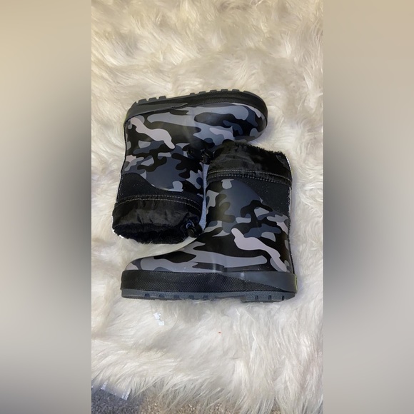 Western Chief Rainboots - Picture 7 of 8